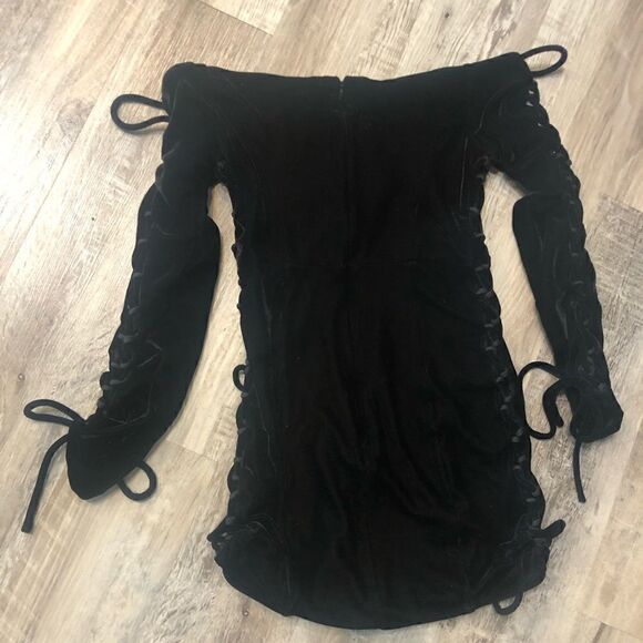 REVOLVE NBD Olivia Velvet Lace Up Off Shoulder Mini Dress Size XXS - Picture 9 of 12